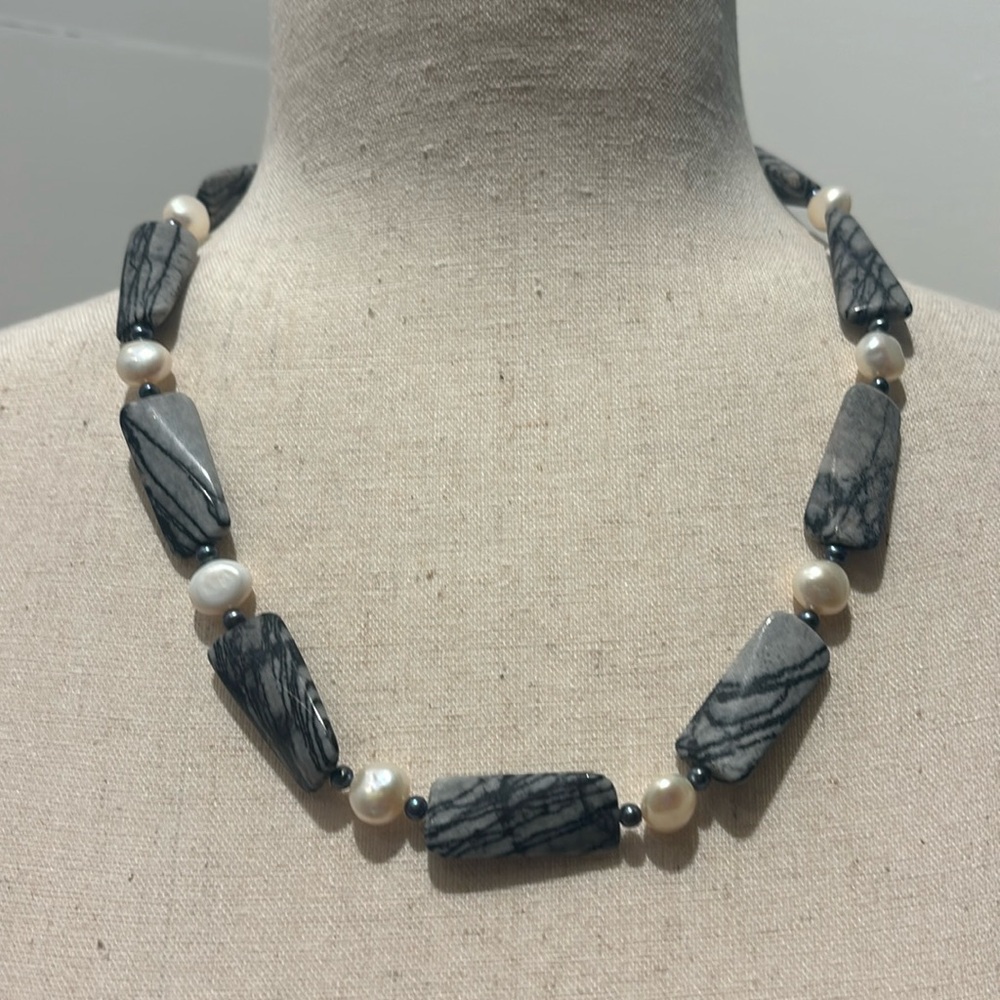 Ross Simons SS Gray Quartzite Necklace w Black & White FWP Spacers